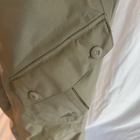 Like new 3-piece snowboard outfit. Highly technical, high quality, Size S. DEAL! - Picture 11 of 16